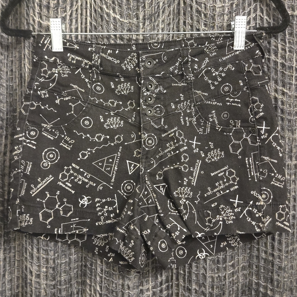 👖 Blackheart High-Rise Button-Up Shorts – Science & Chemistry Print, Size 7 👖